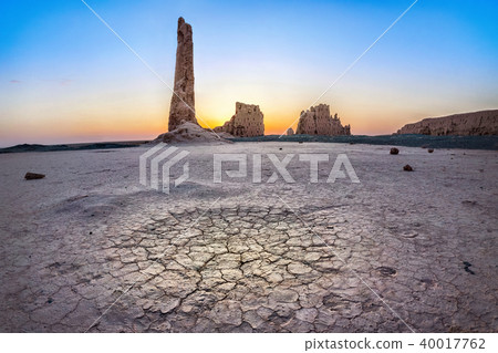 Ruins of Djanpik qala situated in Kyzylkum desert 40017762