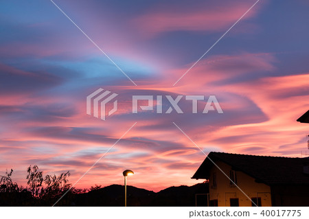 Incredible Lenticularis Clouds Formation Incredible Lenticularis Clouds Formation 40017775