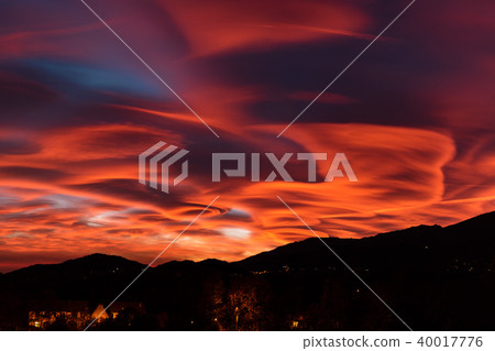 A rare Lenticularis Clouds Formation 40017776