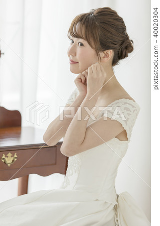 Woman Dress Up Bridal 40020304