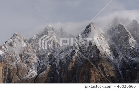 Passu Cathedral mountain peak with cloud 40020660
