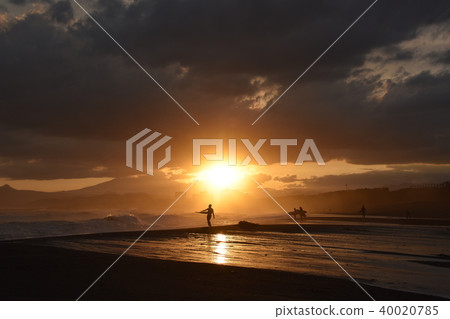 Sunset over the Chigasaki coast 40020785
