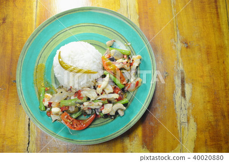 spicy stir fried squid with basil leaf and rice 40020880