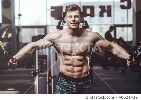 handsome strong bodybuilder men pumping up muscles handsome strong bodybuilder men pumping up muscles 40021439