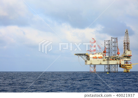 Offshore construction platform for production oil Offshore construction platform for production oil 40021937