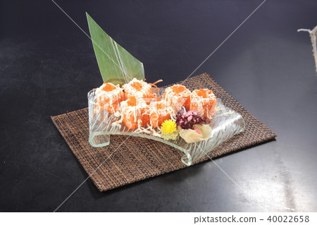 sushi roll sushi roll 40022658