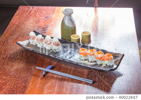 sushi roll 40022687