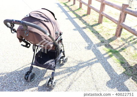 A stroller 40022751