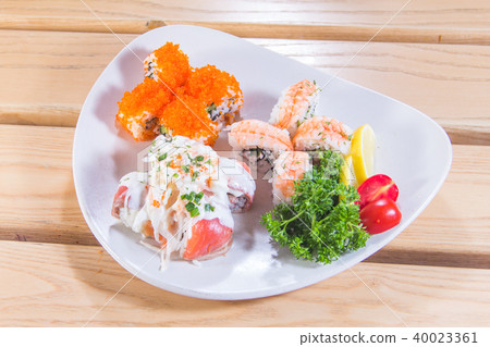 sushi roll 40023361