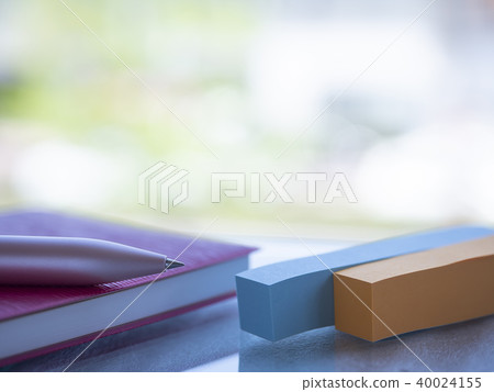 Business image, notebook, sticky note, fresh green, female 40024155