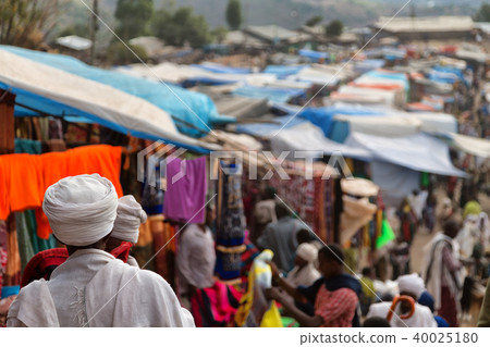 in lalibela ethiopia the market full of peop  40025180