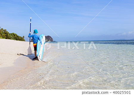 kid on vacation kid on vacation 40025501