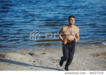 Strong attractive runner Strong attractive runner 40027549