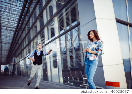 Two happy people at the airport 40028087