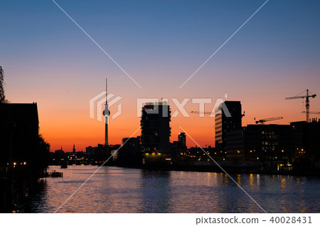 Berlin skyline sunset sky, tv tower at river spree Berlin skyline sunset sky, tv tower at river spree 40028431