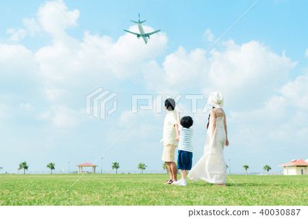 Family travel 40030887