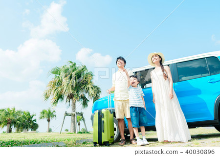 Family travel 40030896