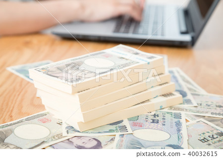 Female housewife Mrs wife home work subsidiary income personal computer work Female housewife Mrs wife home work subsidiary income personal computer work 40032615