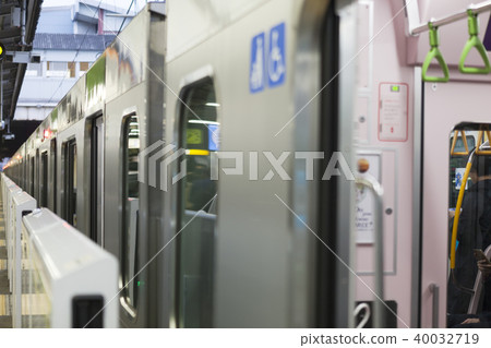 火車,火車,地鐵站,火車站,火車,平台,東京,日本 火車,火車,地鐵站,火車站,火車,平台,東京,日本 40032719