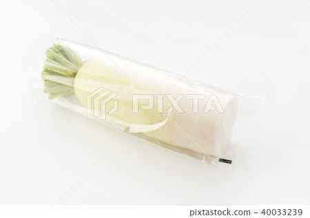 Cut radish in a bag 40033239