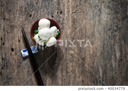 The grop of pork balls in bowl  and chopstick  40034779