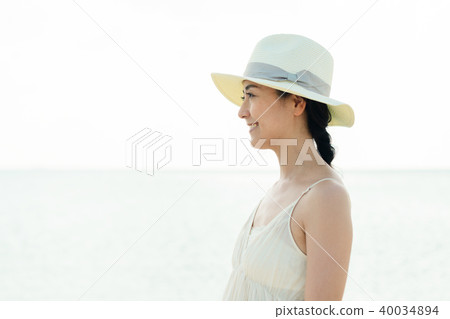 A woman traveling woman A woman traveling woman 40034894