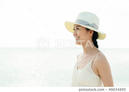 A woman traveling woman A woman traveling woman 40034895