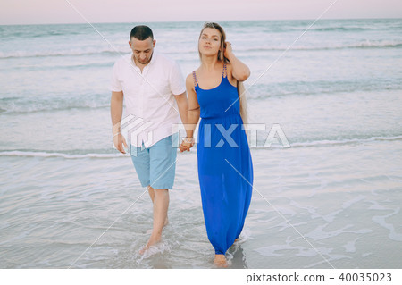 beautiful family on the beach 40035023