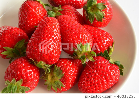 A delicious strawberry A delicious strawberry 40035253
