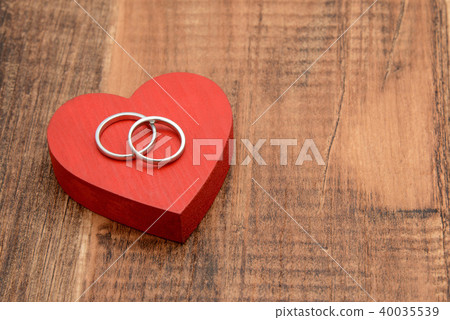 Heart and wedding ring Heart and wedding ring 40035539