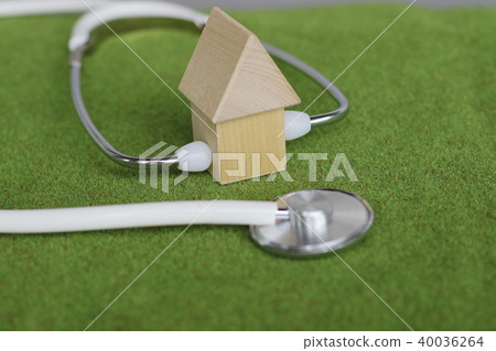 Examine the house of blocks placed on the lawn with a stethoscope 1 40036264