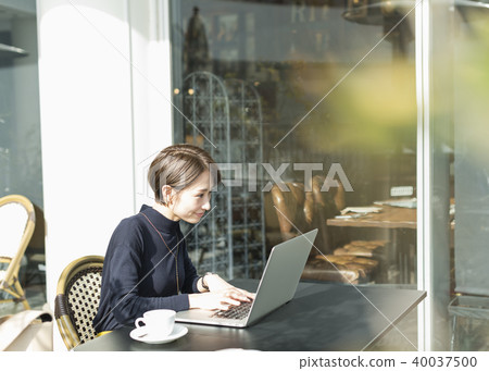 Business woman Business woman 40037500