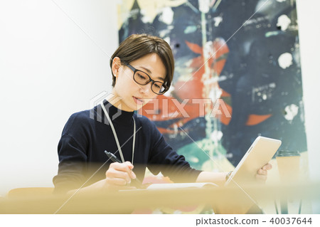 女商人策展人 40037644