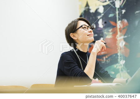 女商人策展人 40037647