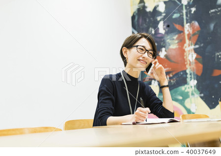 女商人策展人 40037649