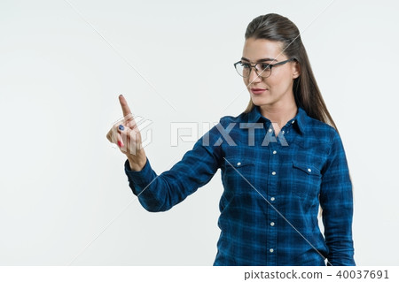 Young woman pointing his finger 40037691