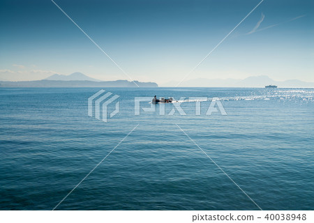 Boat with fisherman in the gulf of pozzuoli 40038948