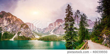 lake between mountains lake between mountains 40039930