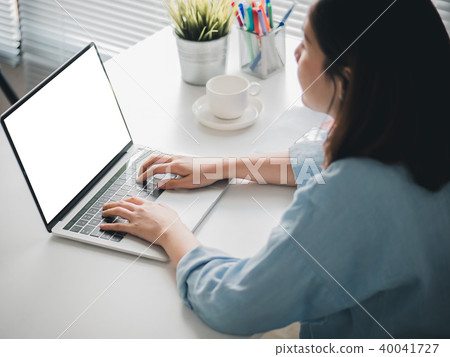 Young asian creative designer working of laptop. 40041727