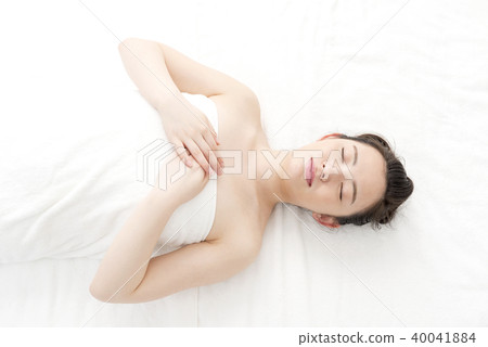 Esthetic image of young women image Esthetic image of young women image 40041884