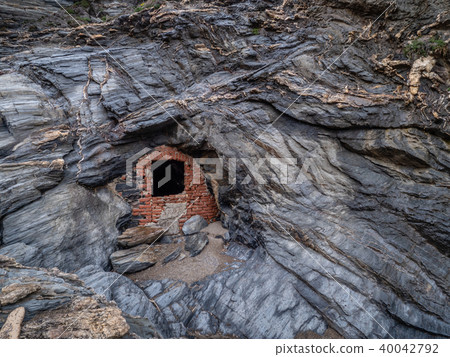 Typical sandwiched stone in Argentiera 40042792