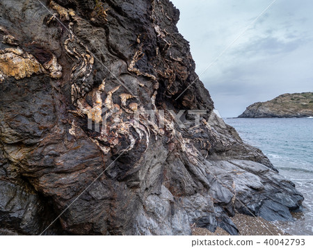 Typical sandwiched stone in Argentiera 40042793