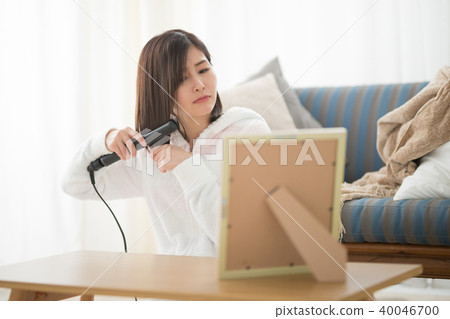 Room wear · women · sofa Room wear · women · sofa 40046700