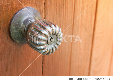 Antique door knob with wooden door Antique door knob with wooden door 40046805