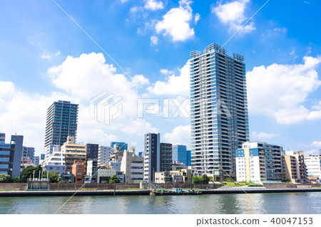 江邊的城市景觀 江邊的城市景觀 40047153