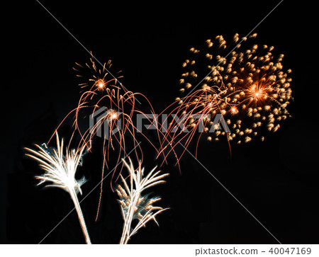 Real Isolated Fireworks, BlossomingFlowers Pattern 40047169