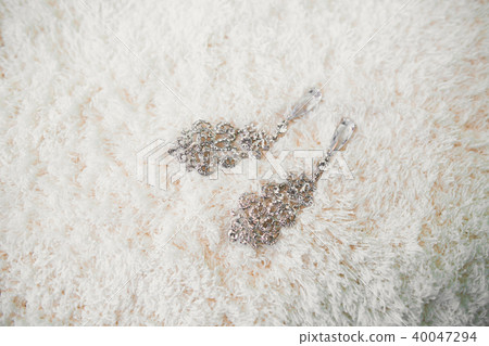 Luxury wedding jewelry for bride. Preparing in the morning Luxury wedding jewelry for bride. Preparing in the morning 40047294