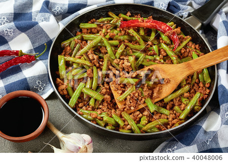 Szechuan Stir Fried Green Beans with ground pork 40048006