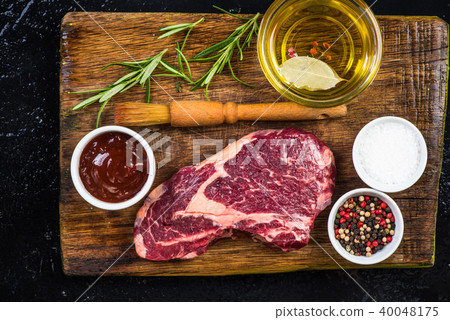 Preparing bees steak for BBQ Preparing bees steak for BBQ 40048175