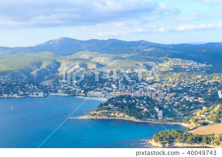 Cassis view from Cape Canaille top, France 40049743